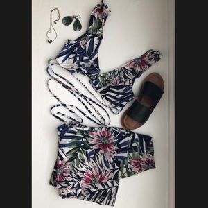 🇺🇸MDW SALE!🇺🇸 NASTY GAL | Crop Top & Pants Set